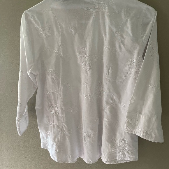 White Embroidered women’s shirt - Picture 2 of 2